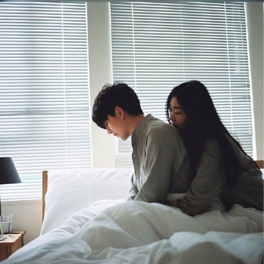 Vừa Xuyên Không Đã Gọi Nam Sinh Nghèo Là Chồng