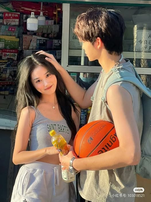 Yêu Qua Mạng Với Đối Thủ Của Anh Trai